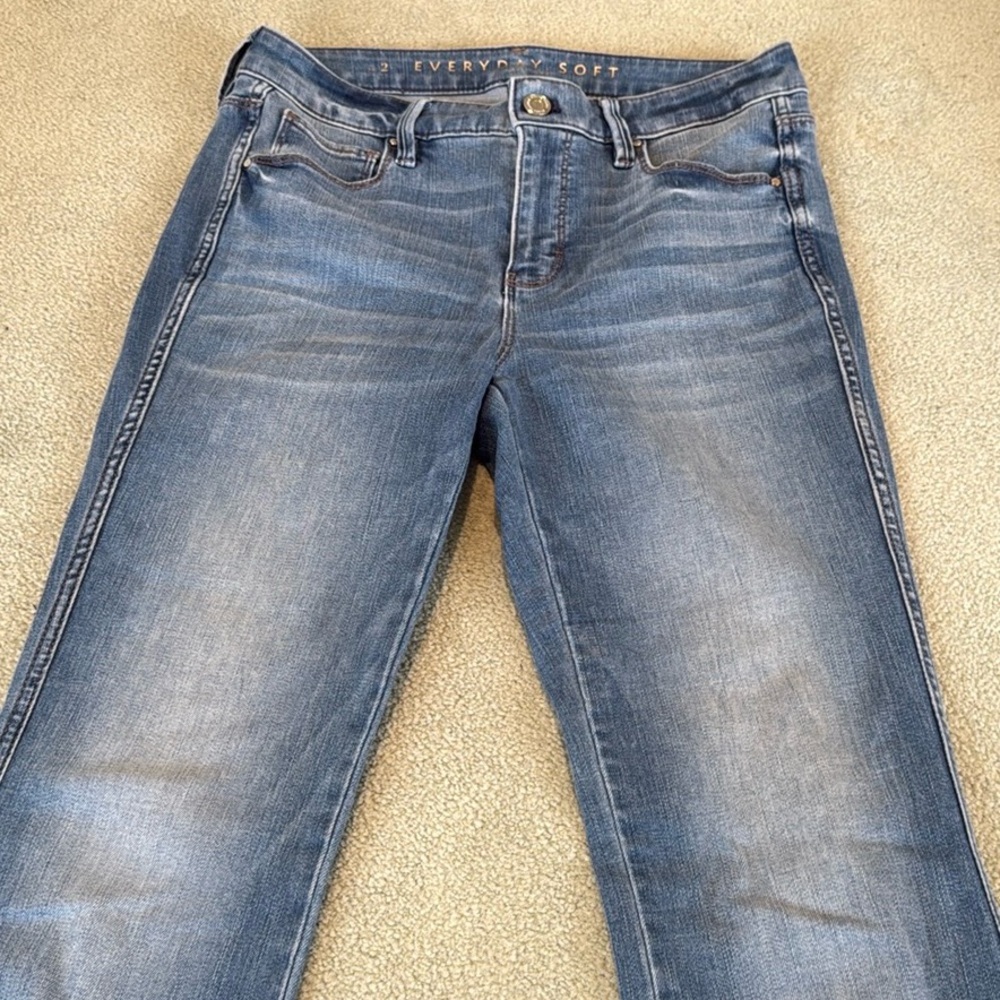 WHBM every day soft skinny flare, high-rise size 2 regular length. - Picture 4 of 6